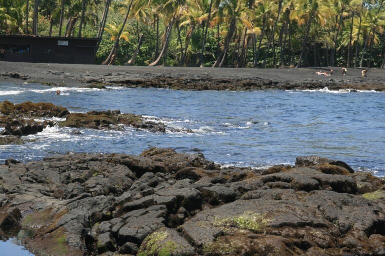 Kona to Hawaiʻi Volcanoes: The South Shore Drive