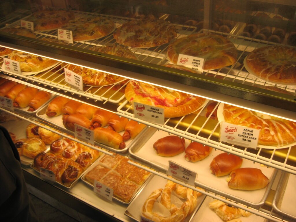 Leonard’s Bakery malasadas