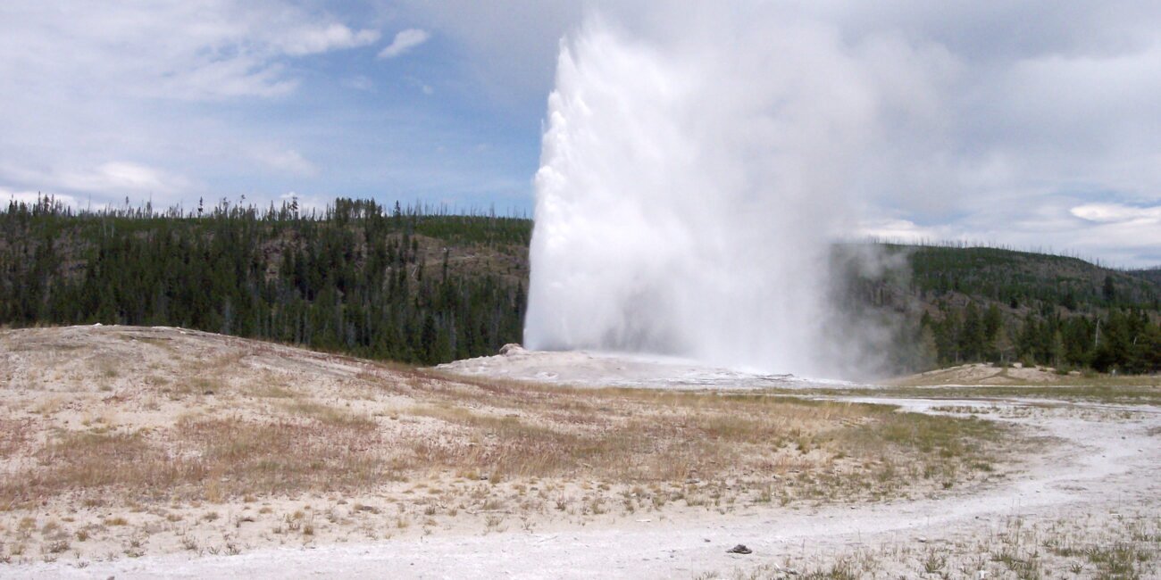 Old Faithful Geyser erupting